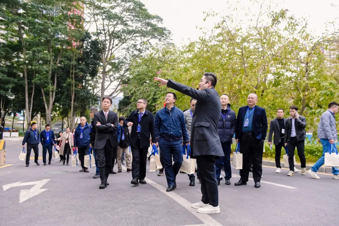 �α�����